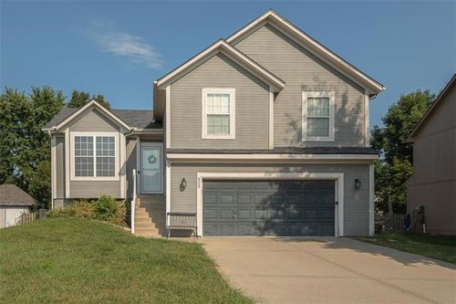 825 N Spruce St, Gardner, KS, 66030-1939 | Card Image