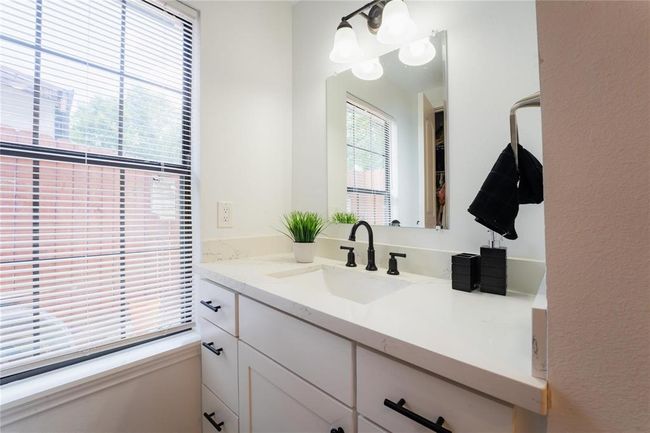 9305 Emnora Ln, House other with 2 bedrooms, 2 bathrooms and 1 parking in Houston TX | Image 24