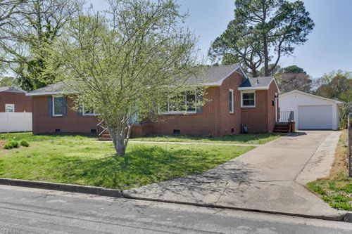 17 Briar Dr, Hampton, VA, 23661-1008 | Card Image