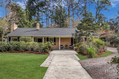 9 Colonel Estill Ave, Savannah, GA, 31406-7505 | Card Image