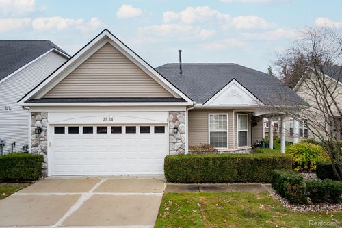 3534 Riverside Dr, Auburn Hills, MI, 48326-4308 | Card Image