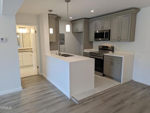 g222-5460 White Oak Ave, Encino, CA, 91316-4588 | Card Image