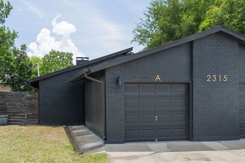 a-2315 Burleson Rd, Austin, TX, 78741-5604 | Card Image