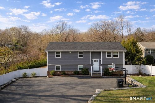 26 Three Lakes Dr, Stamford, CT, 06902-8318 | Card Image