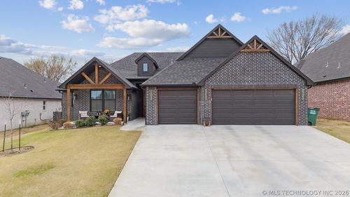 9226 N 141st East Ave, Owasso, OK, 74055-2727 | Card Image