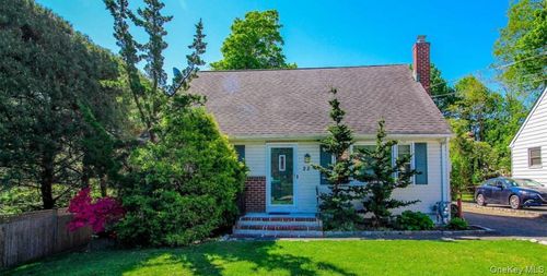 22 Lawrence Hill Rd, Huntington, NY, 11743-3116 | Card Image