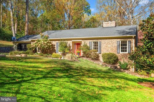 7504 Blaise Trl, Mclean, VA, 22102-2101 | Card Image