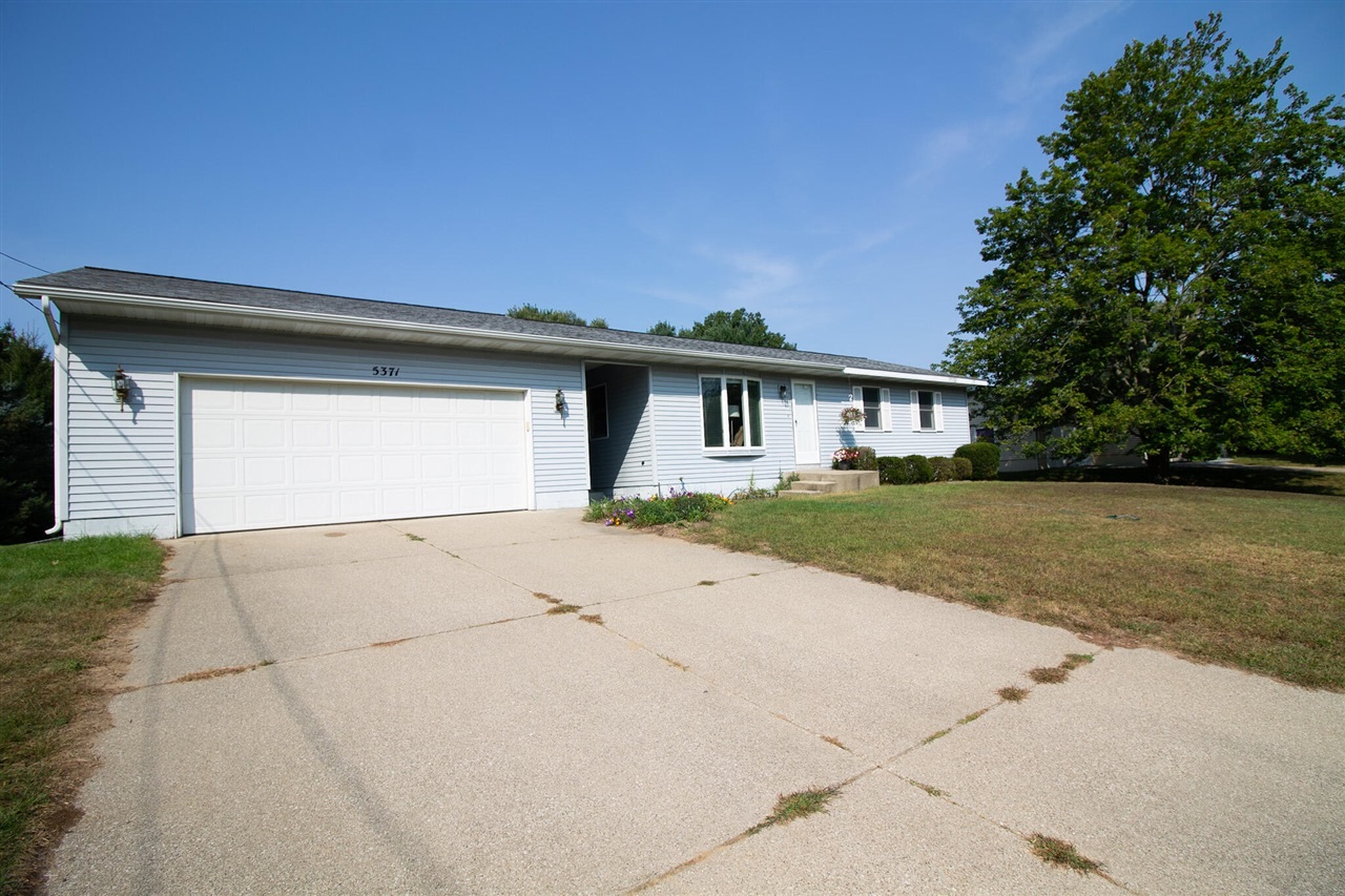 Hillview Dr, Norton Shores, MI 49441