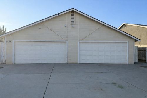 1705 Ustick Road, Modesto, CA, 95358 | Card Image