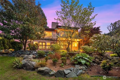 8619 Ne 24th St, Clyde Hill, WA, 98004-2428 | Card Image