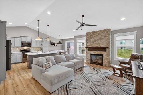 1400 Nw Prairie Creek Dr, Grimes, IA, 50111-5156 | Card Image