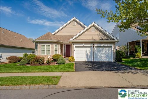 5 Edinburgh Dr, Easton, PA, 18045-2186 | Card Image
