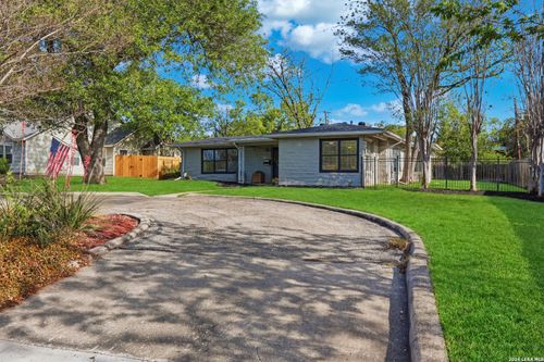 357 Tuttle Rd, Terrell Hills, TX, 78209-6146 | Card Image