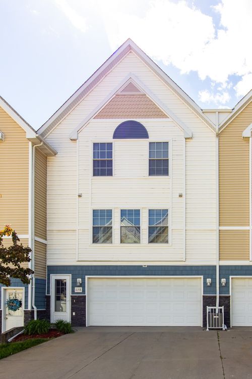 1158 Se Village View Ln, Ankeny, IA, 50021-4026 | Card Image