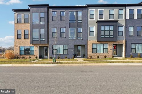 717 Fairmont Dr, BOWIE, MD, 20716-3565 | Card Image