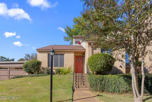 21 Park Crest Pl, Jackson, MS, 39211-2440 | Card Image