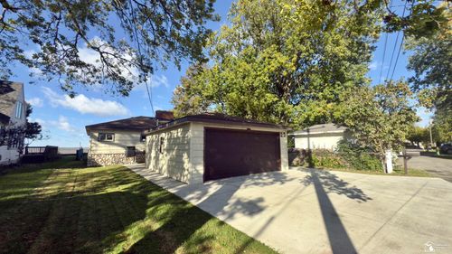 3515 Lakeshore Dr, Newport, MI, 48166-9028 | Card Image