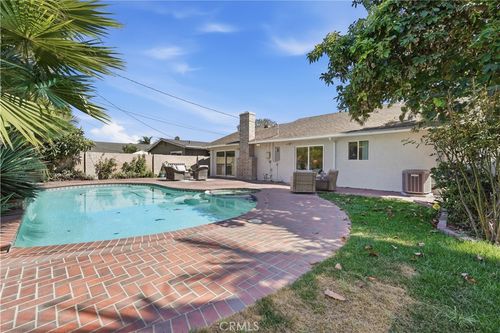 6901 Brunswick Dr, Huntington Beach, CA, 92647-2727 | Card Image