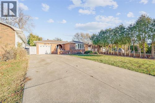 9223 Esplanade Dr, Windsor, ON, N8R1J2 | Card Image