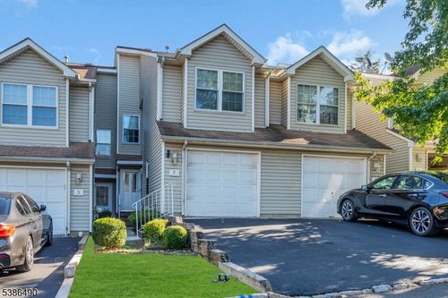 7 Leahy Ct, Somerset, NJ, 08873-1674 | Card Image