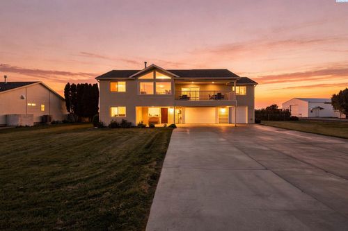 2573 Hanson Loop, Burbank, WA, 99323 | Card Image