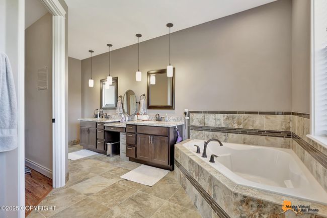 Primary Bathroom | Image 31