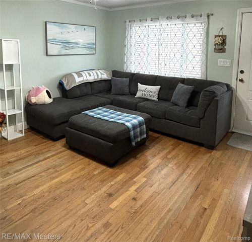 25066 Maywood St, Woodhaven, MI, 48183-4426 | Card Image