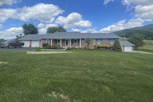 300 Kennedy Dr, Pounding Mill, VA, 24637-3674 | Card Image