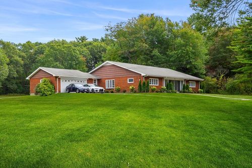 41 Essex St, Wenham, MA, 01984-1711 | Card Image
