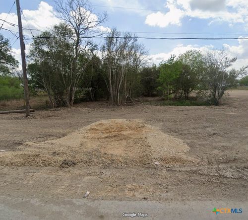 211 E Seideman St, Seguin, TX, 78155 | Card Image