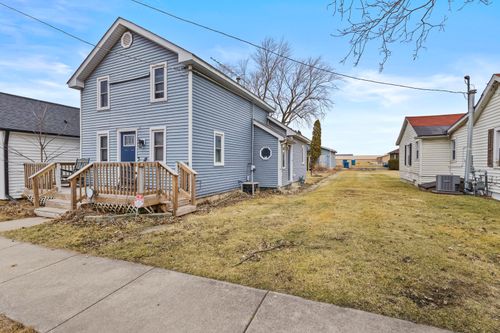 207 E Taylor St, Grant Park, IL, 60940-5592 | Card Image