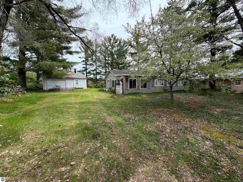 382 S Scott Drive, Farwell, MI, 48622 | Card Image