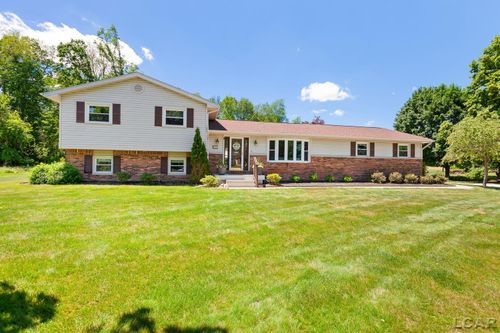8826 Hawthorne Dr, Adrian, MI, 49221 | Card Image
