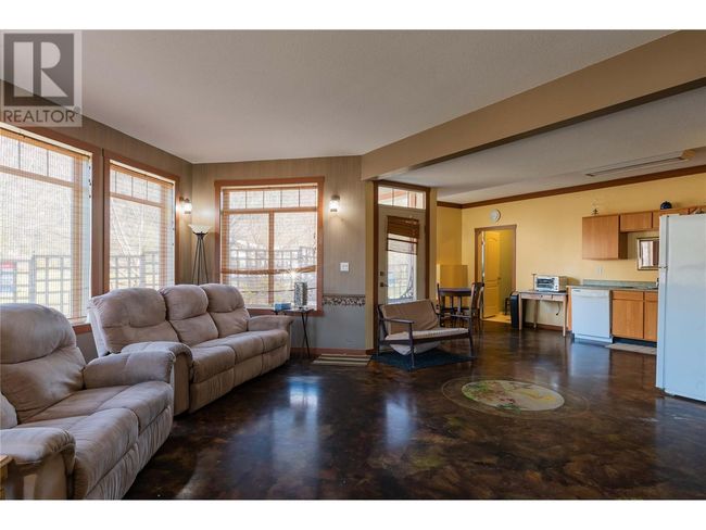 250 1 St Ave, House other with 3 bedrooms, 5 bathrooms and 3 parking in Kootenay Boundary BC | Image 48