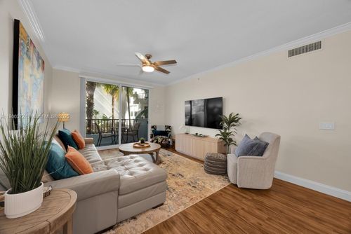 apt-211-2421 Ne 65th St, Fort Lauderdale, FL, 33308-1558 | Card Image
