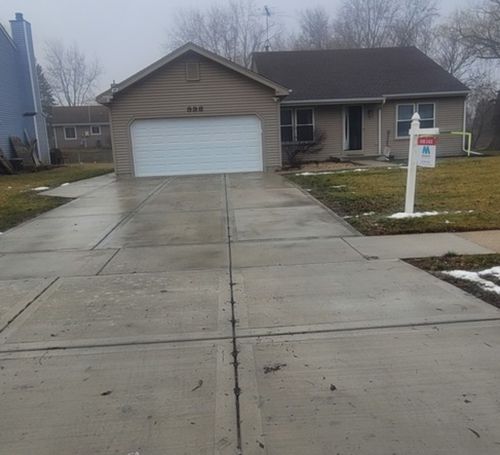 996 Hawthorne Dr, Crystal Lake, IL, 60014-8393 | Card Image