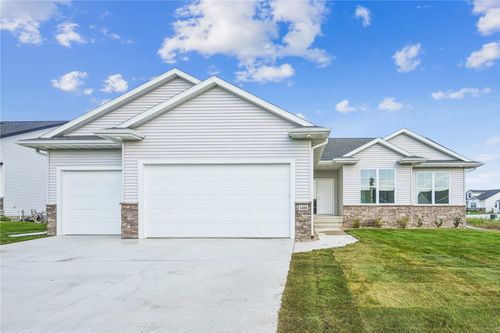1410 Echo Ridge Ln, Marion, IA, 52302-6227 | Card Image