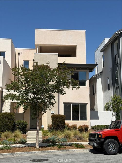 143 Stage, Irvine, CA, 92618-1365 | Card Image