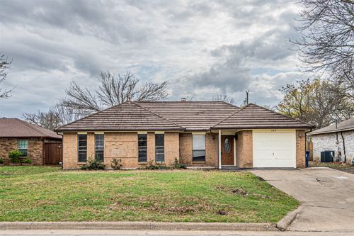 302 West Ct, Glenn Heights, TX, 75154-8560 | Card Image