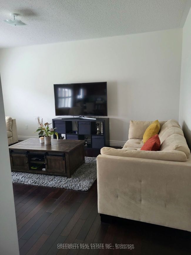 UPPER - 714 Halbert Dr, House other with 4 bedrooms, 3 bathrooms and 1 parking in Shelburne ON | Image 7