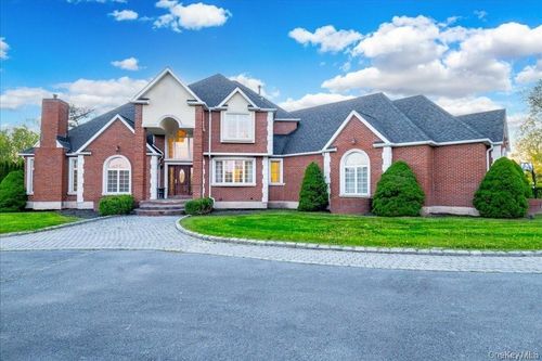 3 Bristol Dr, Middletown, NY, 10941-5205 | Card Image