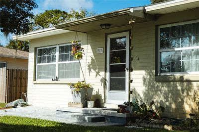 317 Roslyn Avenue, House other with 3 bedrooms, 1 bathrooms and null parking in New Smyrna Beach FL | Image 2