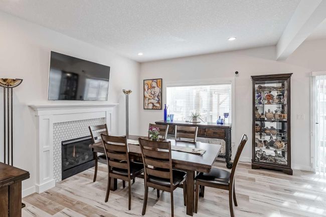424 Bayview Way Sw, Home with 3 bedrooms, 2 bathrooms and 2 parking in Airdrie AB | Image 4