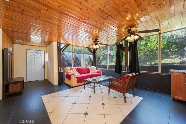 MAIN HOUSE LR | Image 27