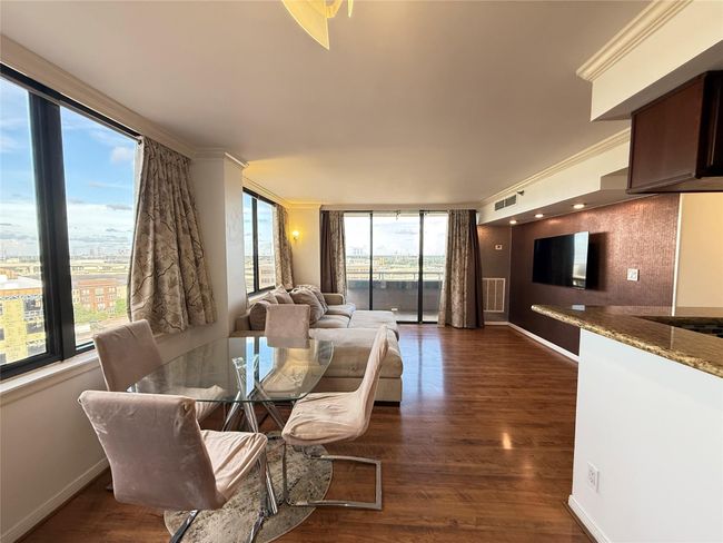 APT-1204 - 3525 Sage Rd, Condo with 2 bedrooms, 2 bathrooms and 1 parking in Houston TX | Image 10