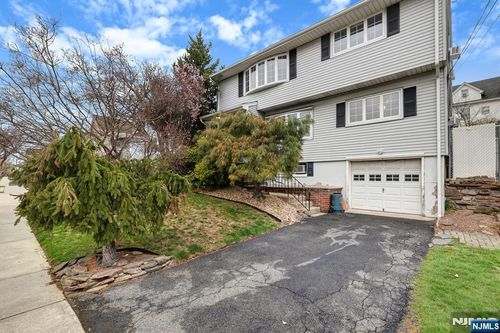 700 9th St, Secaucus, NJ, 07094-3029 | Card Image
