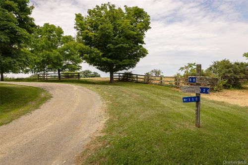 88 Top Of The Hill Ln, Clinton Corners, NY, 12514-4104 | Card Image