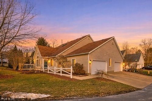 637 Hunters Trl, Akron, OH, 44313-8159 | Card Image