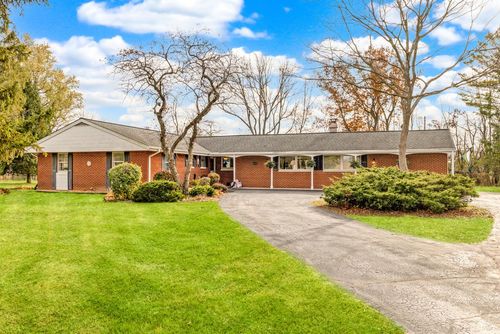 1445 W Heather Lane, River Hills, WI, 53217 | Card Image