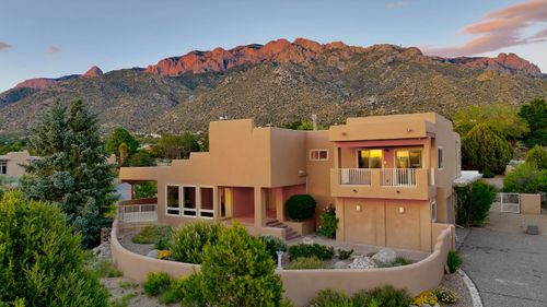 626 Black Hawk Dr Ne, Albuquerque, NM, 87122-1804 | Card Image
